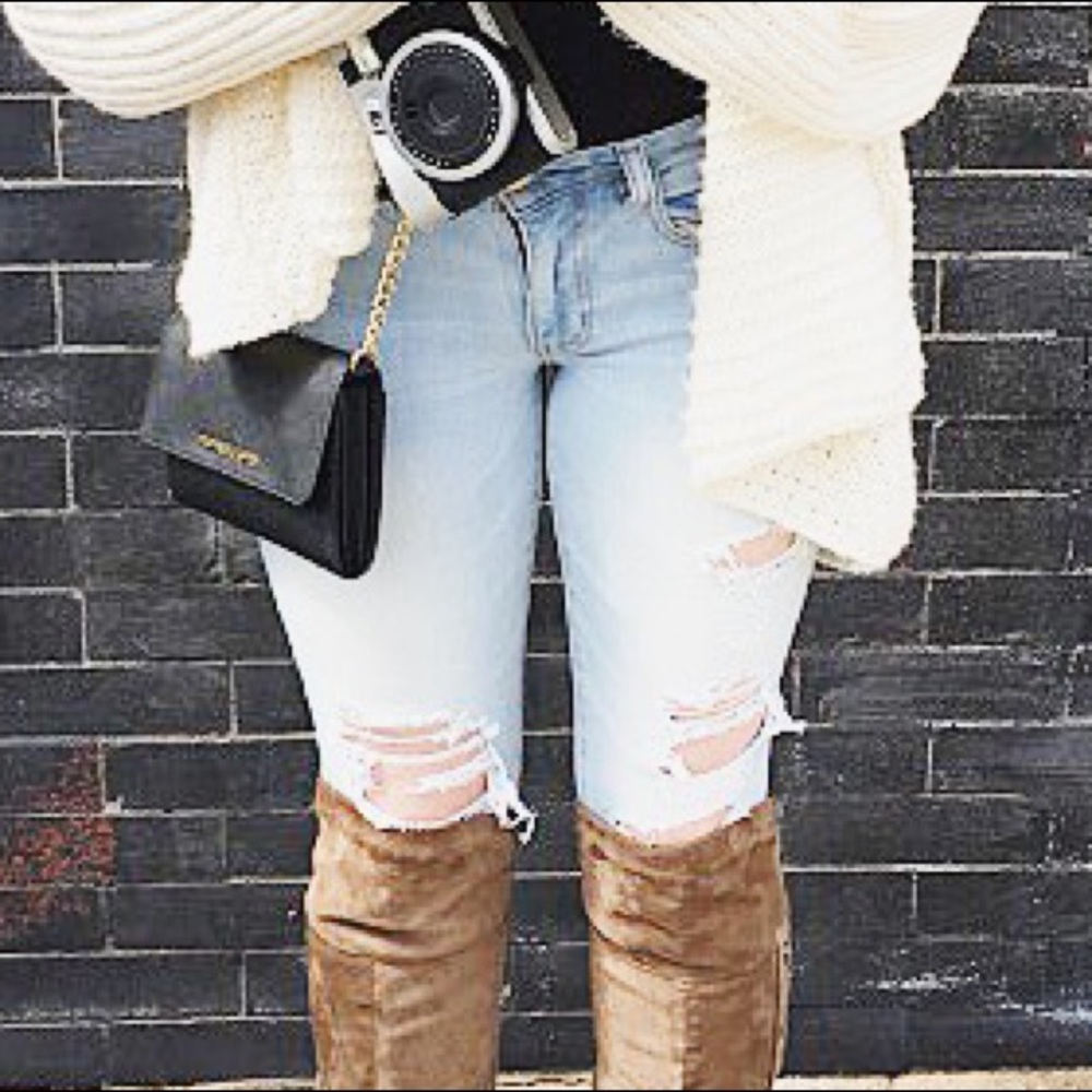 American Eagle skinny cut off ripped jeans